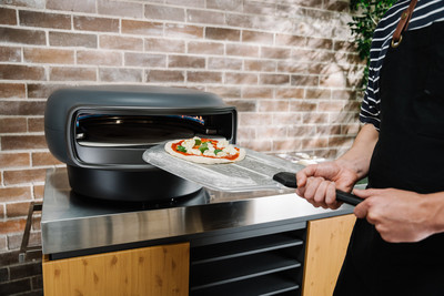 Everdure kiln r series 2 burner pizza oven with gas regulator   hose %28graphite%29 13